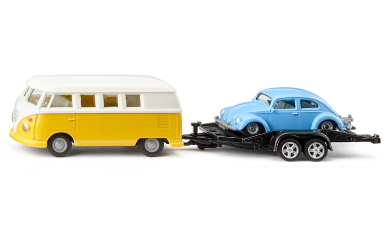 VW T1 camper met trailer en Beetle